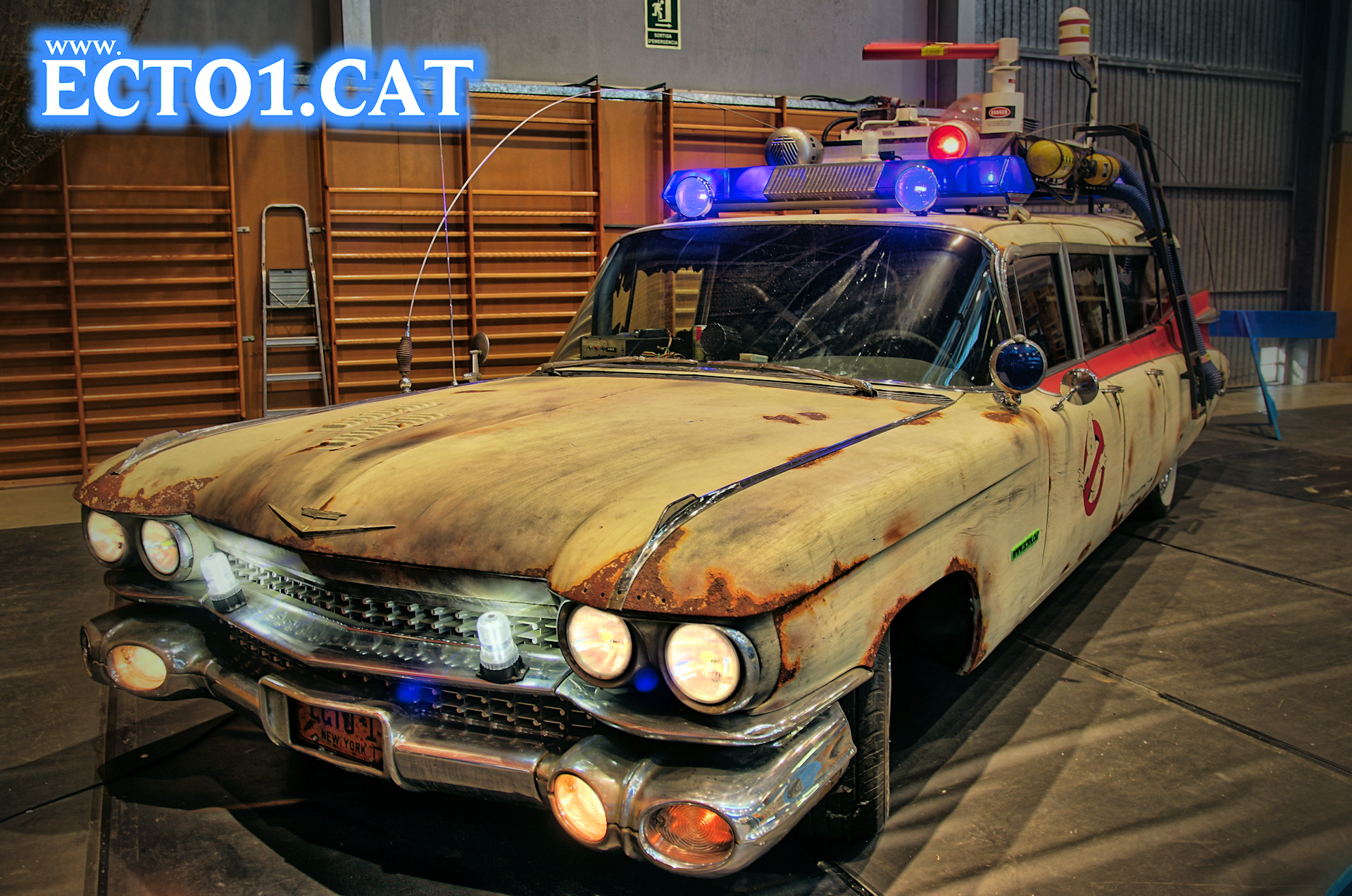 Alquiler réplica coche Cazafantasmas - Lloguer réplica cotxe Caçafantasmes - Ghostbusters car replica to hire